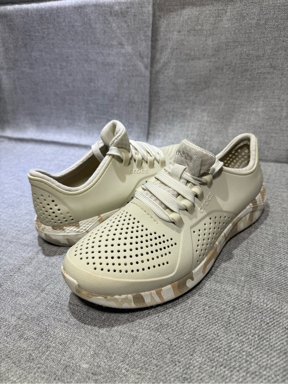 Crocs LiteRide Lace Sneakers Womens Size 8 Beige Camo Sole Lightweight Comfort